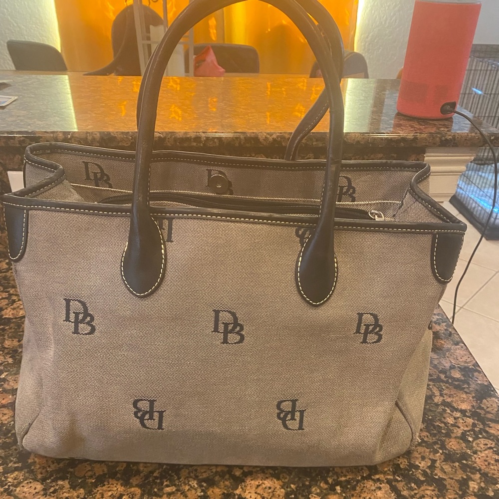 Dooney & Bourke awesome tote.